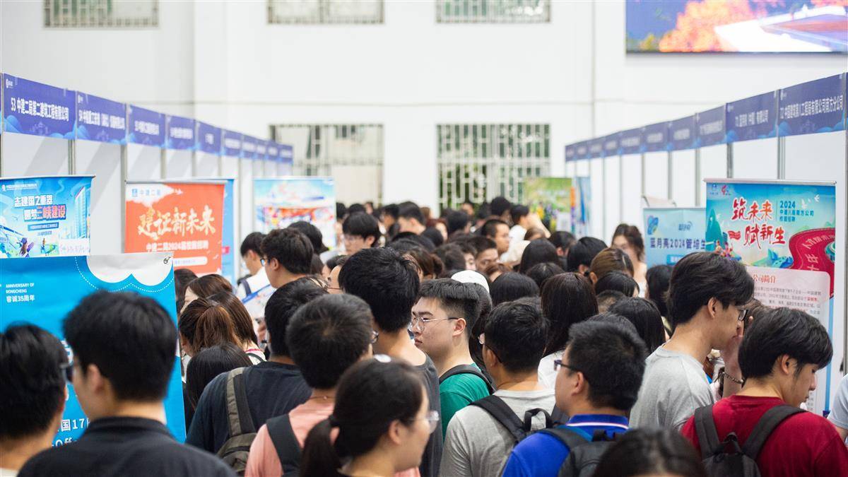 澳门梭哈王何谐